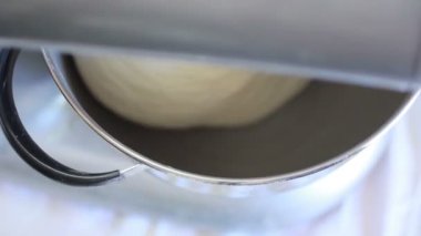 ekmek hamur yoğurma