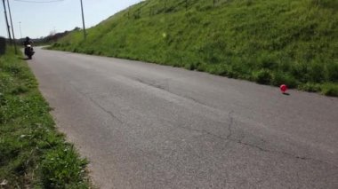 Motosiklet süren adam.