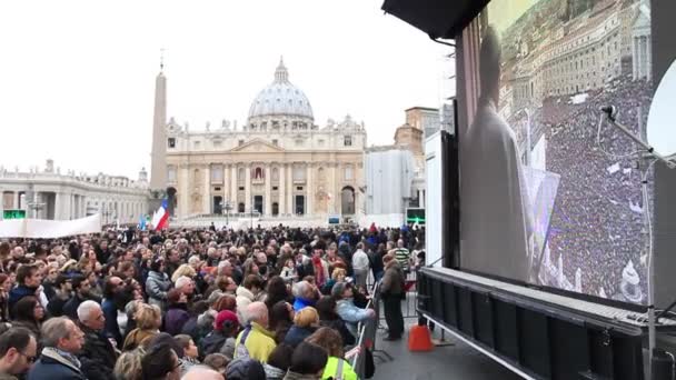 Паломників у Санкт Петра площі Рим Італії, 16 листопада 2014 — стокове відео