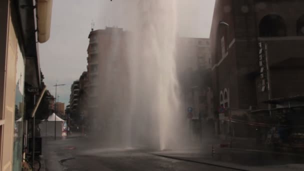 Explosion des Abwassers — Stockvideo