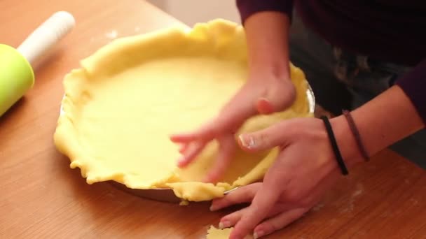 La preparación del pastel con las nueces — Vídeo de stock