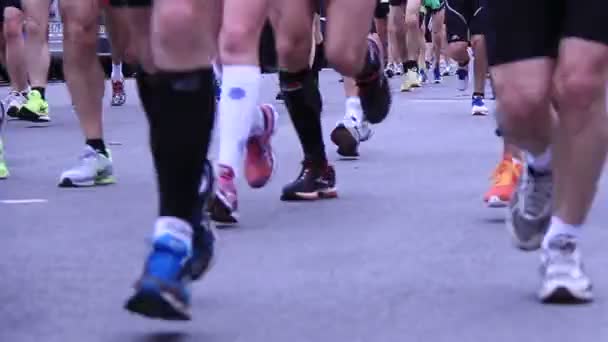 Pessoas correndo na Maratona de Roma — Vídeo de Stock