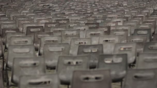 Άδειες καρέκλες στο st peters τετραγωνικά — Αρχείο Βίντεο