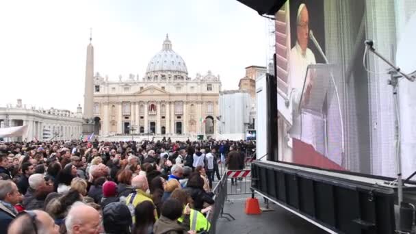 Rom, Italien, November 16,2014 - pilgrimer i st Peter fyrkantig — Stockvideo