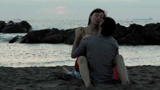 Couple in love on the beach — Stock Video