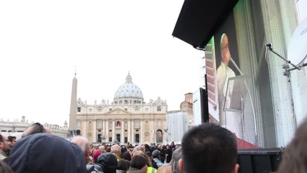 Rom, Italien, November 16,2014 - pilgrimer i st Peter fyrkantig — Stockvideo