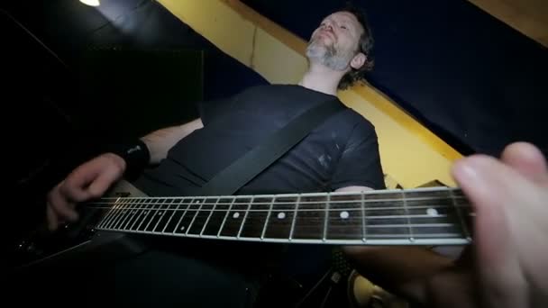 Guitariste joue, gros plan — Video