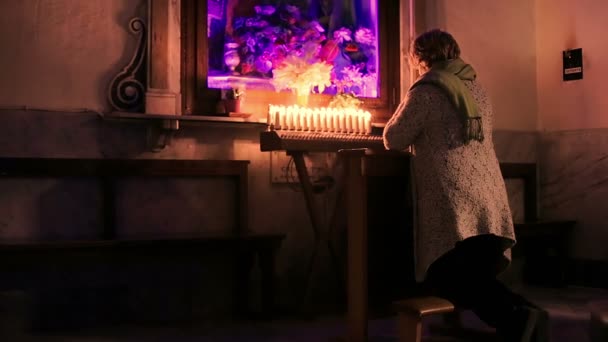 Praying Woman, alone in a church talks with God — Stock Video
