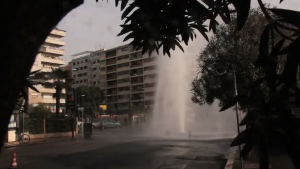 Explosie van de afvoer water — Stockvideo