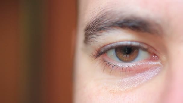 Imágenes detalladas del ojo del hombre — Vídeos de Stock