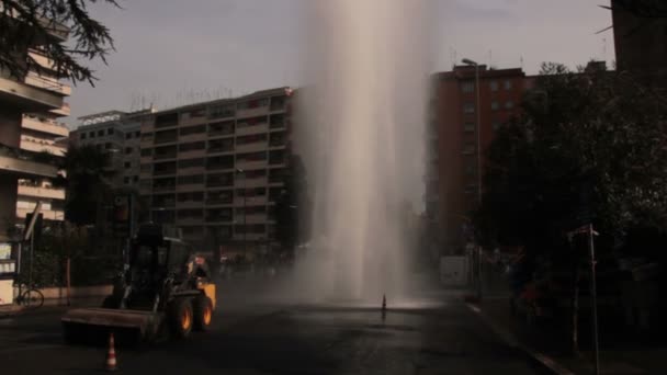 Взрыв дренажной воды — стоковое видео