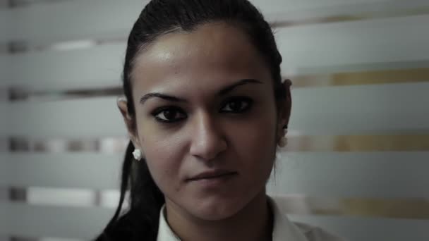 Genç iş kadını — Stok video