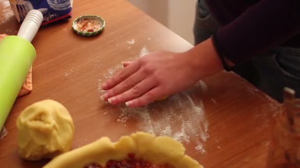 Preparação de torta com nozes — Vídeo de Stock