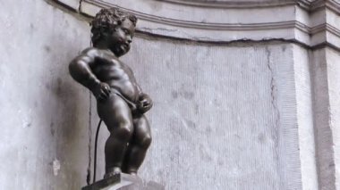 Meşhur Manneken Pis heykeli