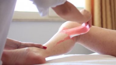 Şevval Özçelik Güzellik epilasyon yaparken 