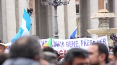 Hacılar sırasında ilk Angelus Papa Francis st Peter's Meydanı'nda