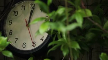 Klasik siyah ve beyaz saat 