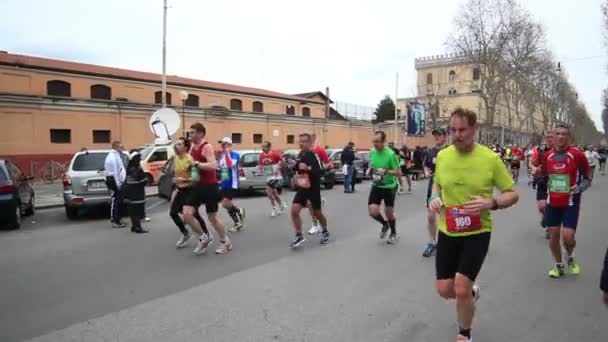 Gente corriendo en la Maratón de Roma — Vídeo de stock