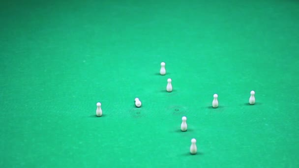 People playing nine-pin billiards — Stock Video