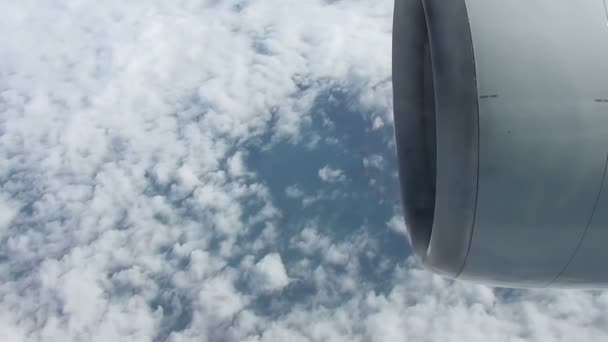 Wing of an airplane flying — Stock Video