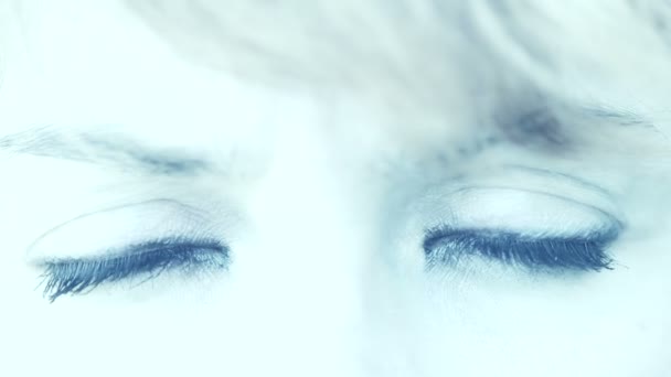 Close-up of a woman's beautiful eyes — Αρχείο Βίντεο