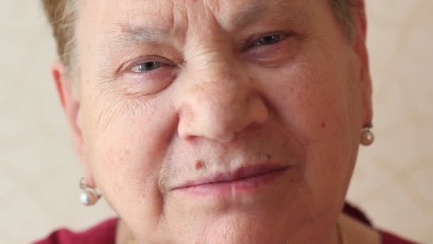 Yaşlı kadının yüzü — Stok video