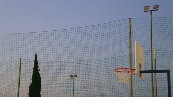Μπάσκετ που διέρχεται από το δίχτυ — Αρχείο Βίντεο