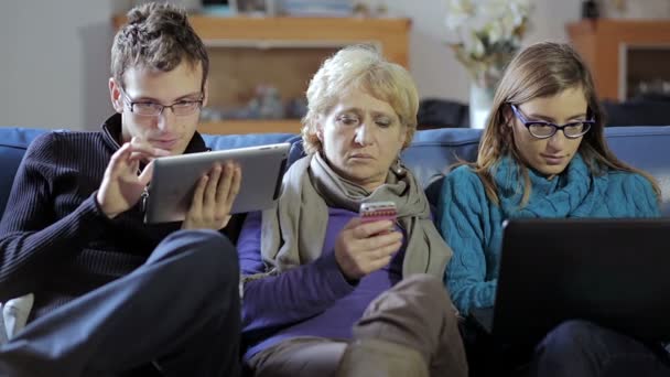 Famille, problèmes de communication — Video