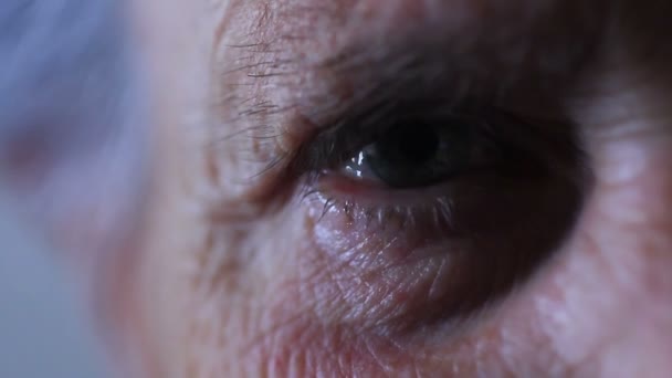 Глаз пожилой женщины — стоковое видео