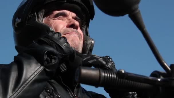 Biker wearing helmet — Stock Video