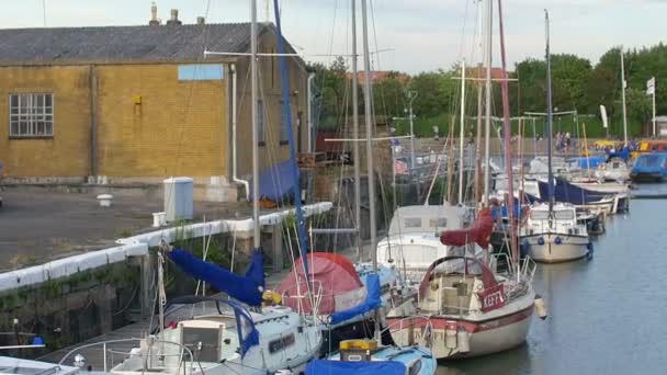 Barcos en el puerto — Vídeos de Stock