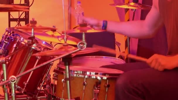 Drummer tijdens een live concert — Stockvideo