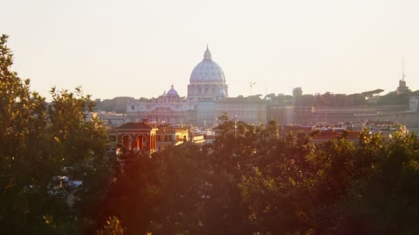 Bazyliki Świętego Piotra w zachodzie słońca — Wideo stockowe