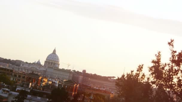 Vista do pôr do sol da Basílica de São Pedro em Roma: Vaticano, Cristianismo, 4k, papa — Vídeo de Stock