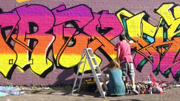 Straßenkunst und Graffiti-Festival — Stockvideo