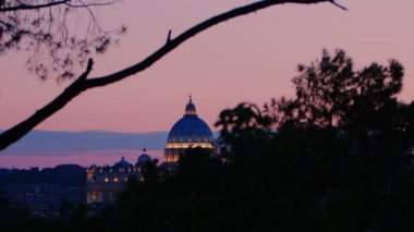 Gün batımında St Peter's Basilica