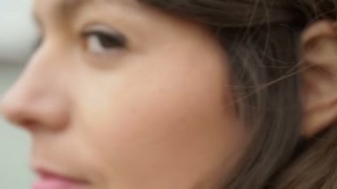 kadın yüzünü dönüm