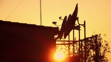 Sunset bulvarında çanak antenler