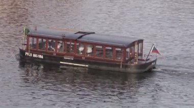 Vlatava Nehri üzerinde tekne