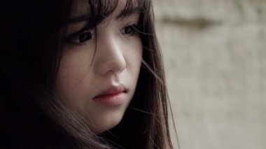 üzgün Asyalı Çinli kadın