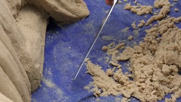 거리의 예술가 정제 하 고 모래 조각 모델링 — 비디오