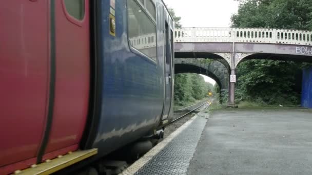 First great western train starting from a local train station: Bristol, UK — Stock Video