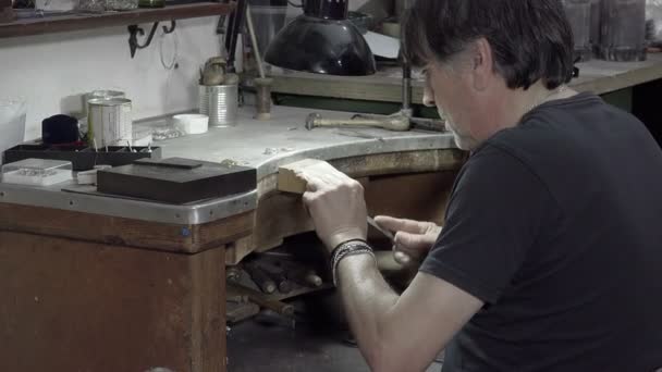 Goldsmith processing golden and silver objects — Stock Video