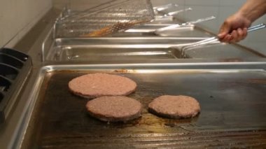 lokanta mutfak: fritöz ve hamburger için ızgara