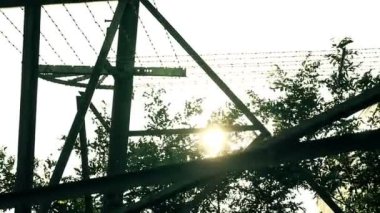 Dikenli Tel ile Çit