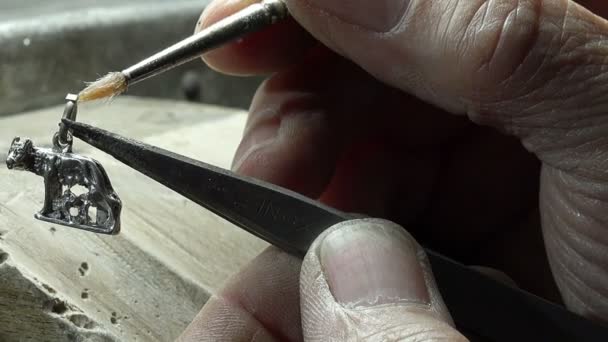 Goldsmith working on a silver medal — Stock Video