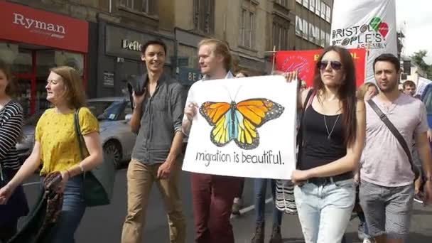 Marcha por la acogida de refugiados — Vídeo de stock