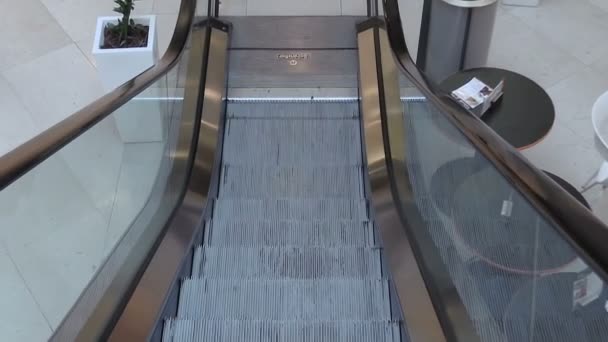 Escalator in the mall — Stock Video