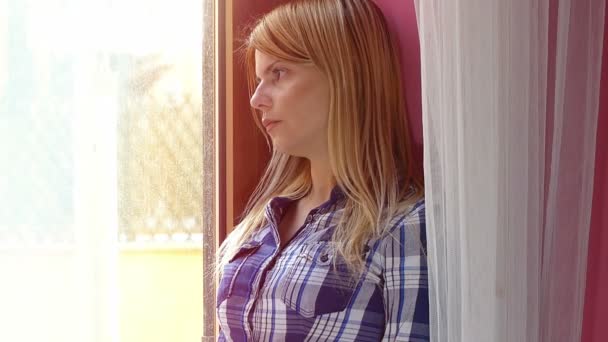 Sad woman at the window — Stock Video