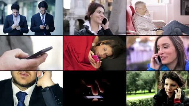 Groep mensen houden hun mobiele telefoons. Praten en schrijven — Stockvideo